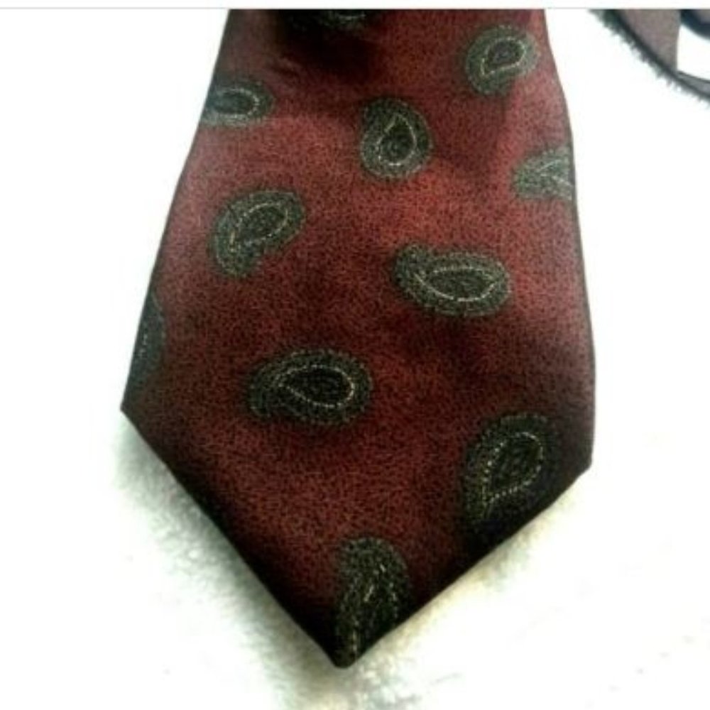 Oscar De La Renta Couture Paisley Print Necktie